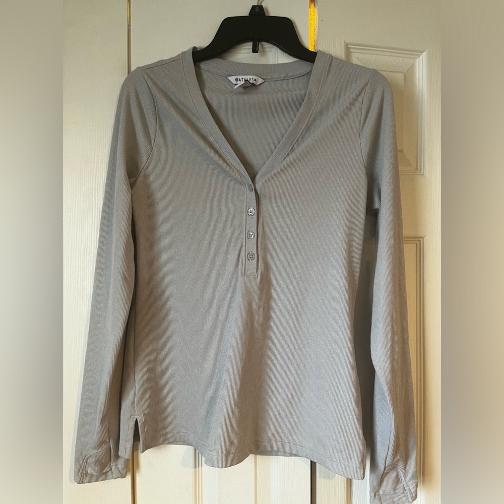 Athleta Gray V-Neck Long Sleeve Top henley, size medium like new thumb holes